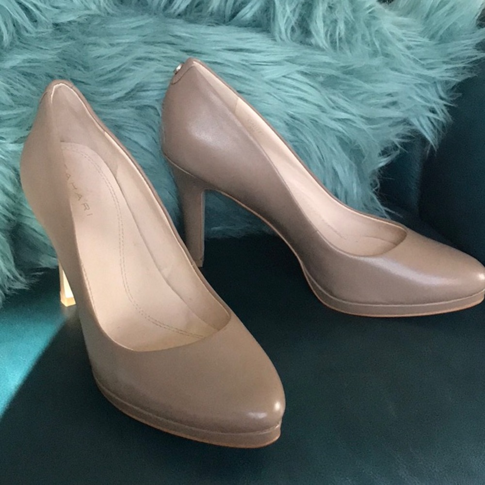 Tahari genuine leather pumps 8M